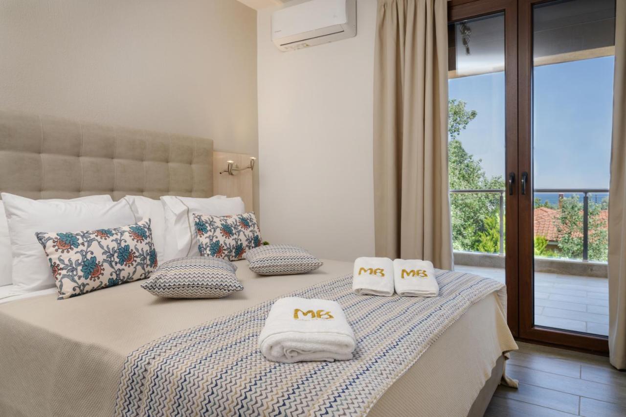 M&B Boutique Apartments Nea Roda Exterior photo
