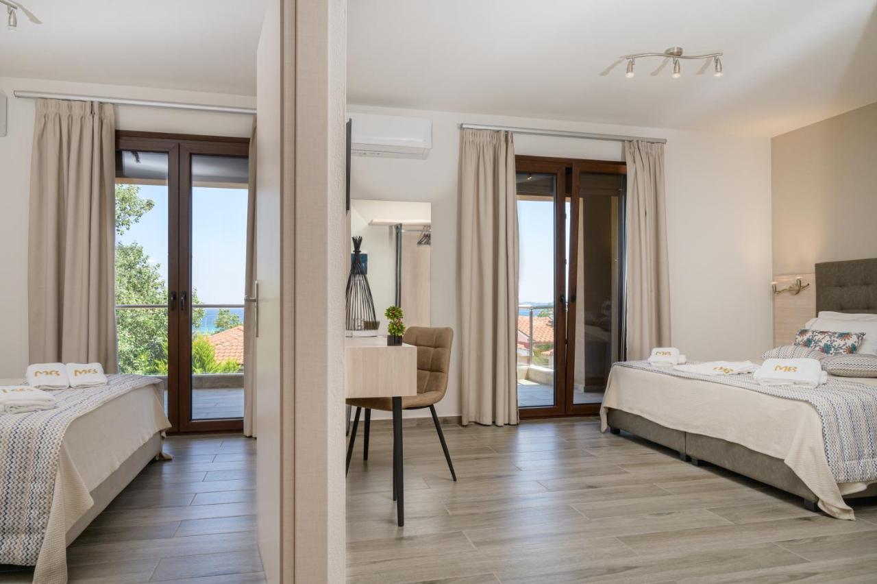 M&B Boutique Apartments Nea Roda Exterior photo