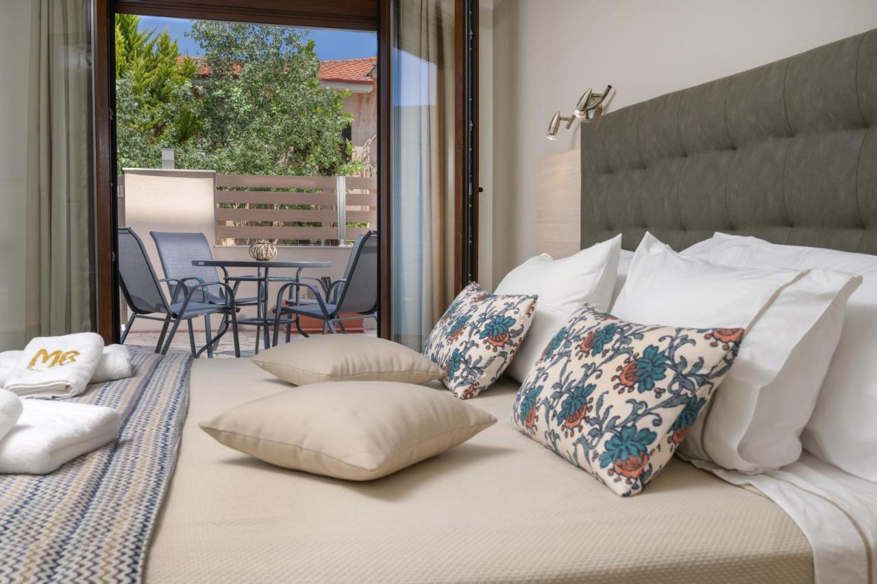 M&B Boutique Apartments Nea Roda Exterior photo