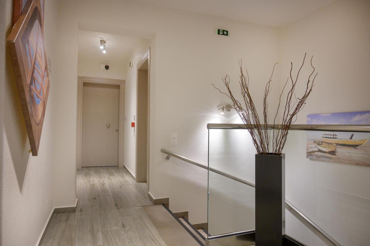 M&B Boutique Apartments Nea Roda Exterior photo